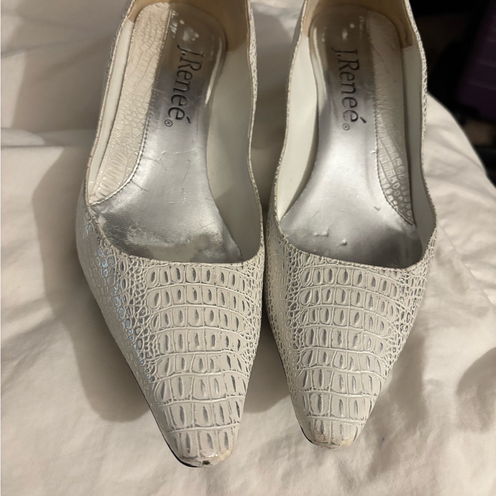 J.Renee Women's White Croc-Embossed Pumps
